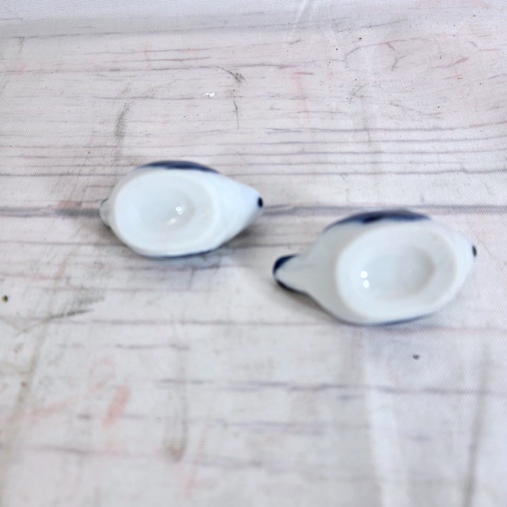 Rothschilds‎ Set 2 Porcelain Blue White Bird Chopstick Rests - Picture 2 of 6